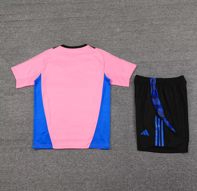 Manchester United training set