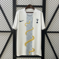 Tottenham 25/26 pre-match shirt