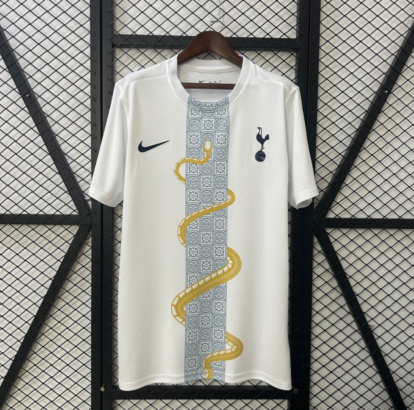 Tottenham 25/26 pre-match shirt